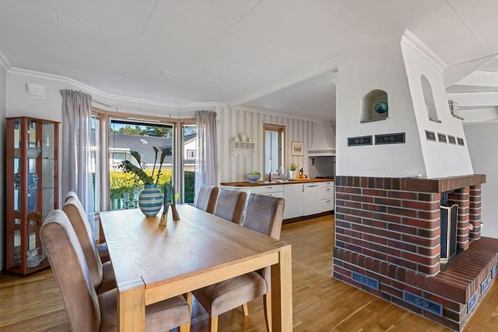 Large Home In Sola Tananger Exterior foto